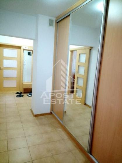 Apartament 3 camere , zona sagului bloc turn , centrala proprie si AC