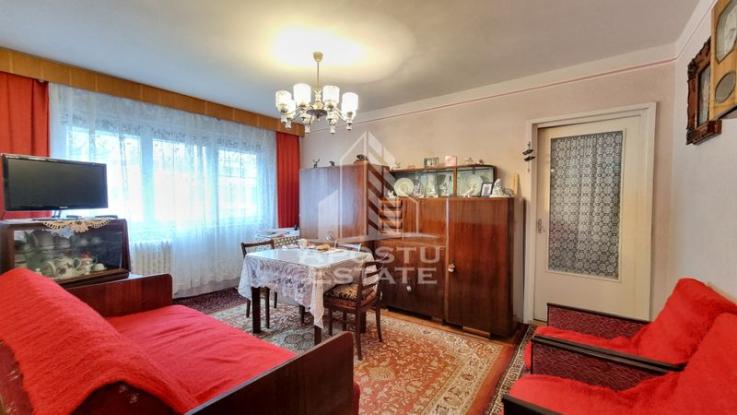 Apartament cu 3 camere, etaj intermediar, zona Dacia