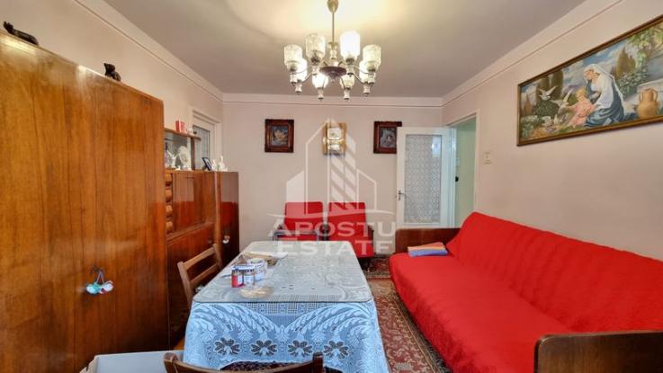 Apartament cu 3 camere, etaj intermediar, zona Dacia