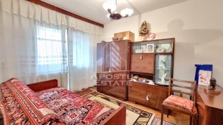 Apartament cu 3 camere, etaj intermediar, zona Dacia