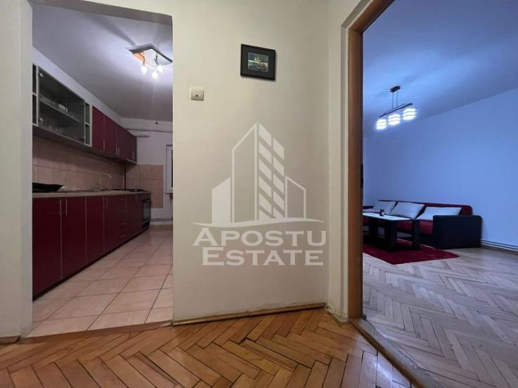 Apartament cu 3 camere, decomandat, 2 bai, zona Soarelui