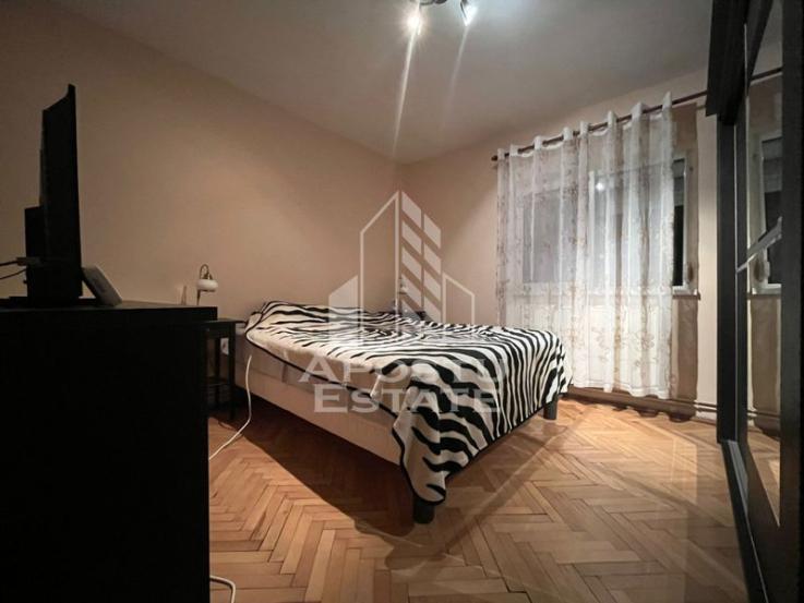 Apartament cu 3 camere, decomandat, 2 bai, zona Soarelui