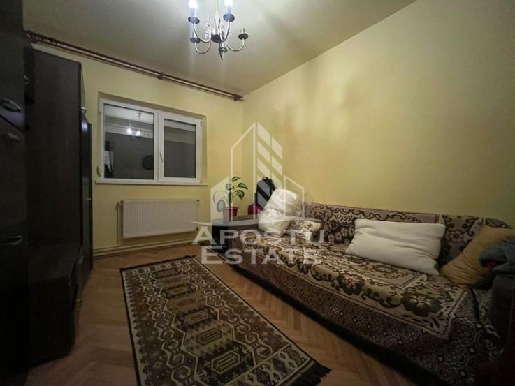 Apartament cu 3 camere, decomandat, 2 bai, zona Soarelui