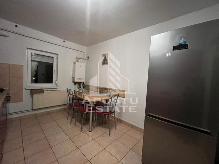 Apartament cu 3 camere, decomandat, 2 bai, zona Soarelui