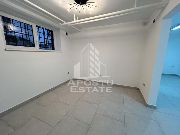 Spatiu comercial 89mp, intrare din strada, demisol, ultracentral.