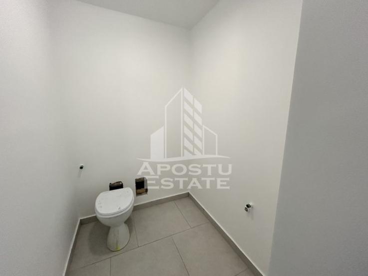 Spatiu comercial 89mp, intrare din strada, demisol, ultracentral.