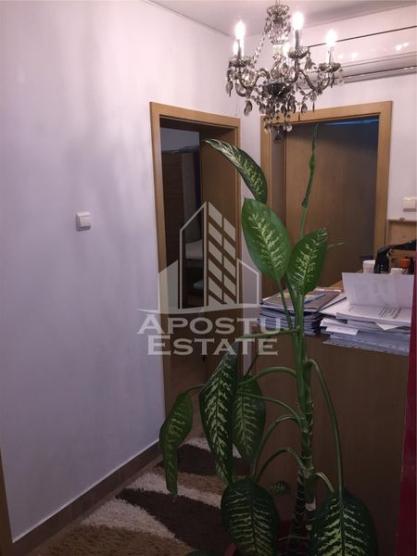 Apartament  3 camere deosebit,decomandat,zona Take Ionescu