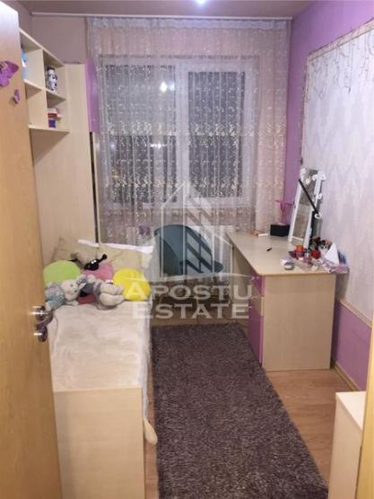 Apartament  3 camere deosebit,decomandat,zona Take Ionescu