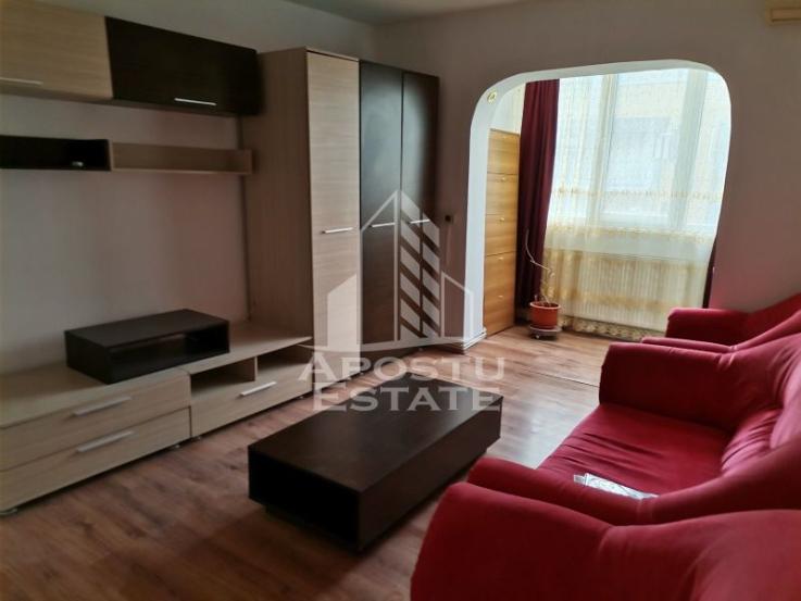 Apartament 2 camere, centrala proprie, 50mp, zona UVT