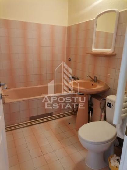 Apartament 2 camere, centrala proprie, 50mp, zona UVT