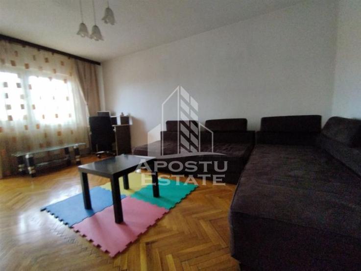 Apartament 4 camere, garaj propriu, centrala proprie, zona Lipovei