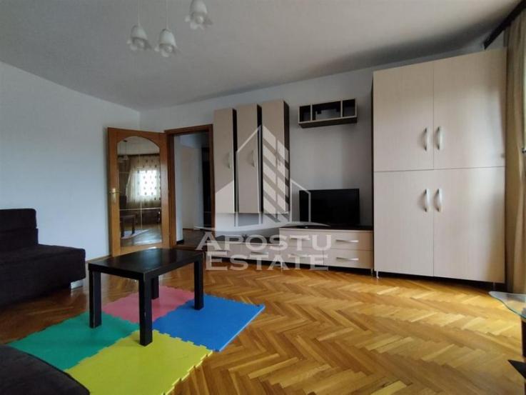 Apartament 4 camere, garaj propriu, centrala proprie, zona Lipovei