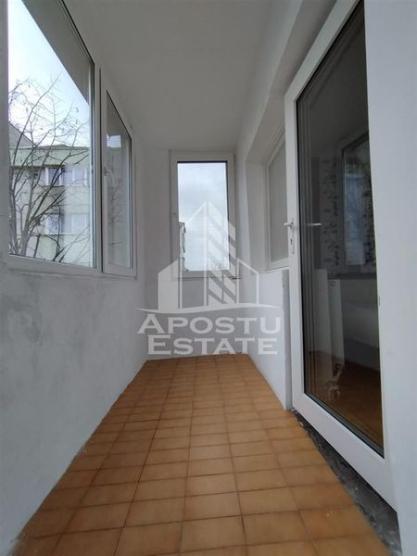 Apartament 4 camere, garaj propriu, centrala proprie, zona Lipovei