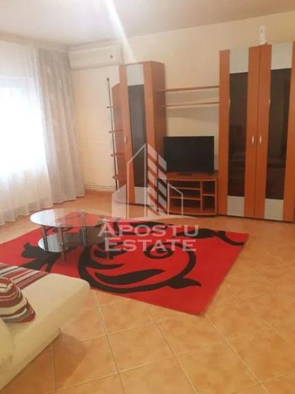 Apartament cu 2 camere, Centrala Proprie, Lunei