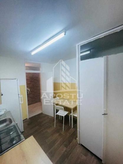 Apartament cu 2 camere, semidecomandat,etajul 2, Complexul Studentesc