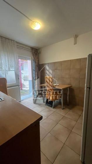 Apartament la casa, zona Steaua