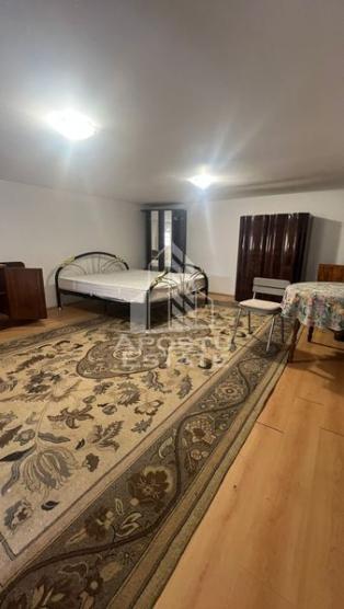 Apartament la casa, in zona Steaua