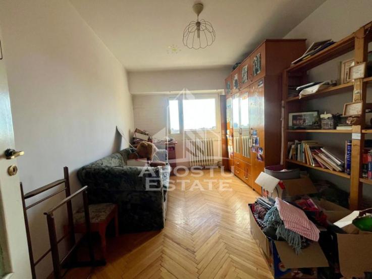 Apartament 4 camere,decomandat,zona Fabric