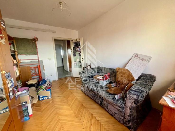 Apartament 4 camere,decomandat,zona Fabric