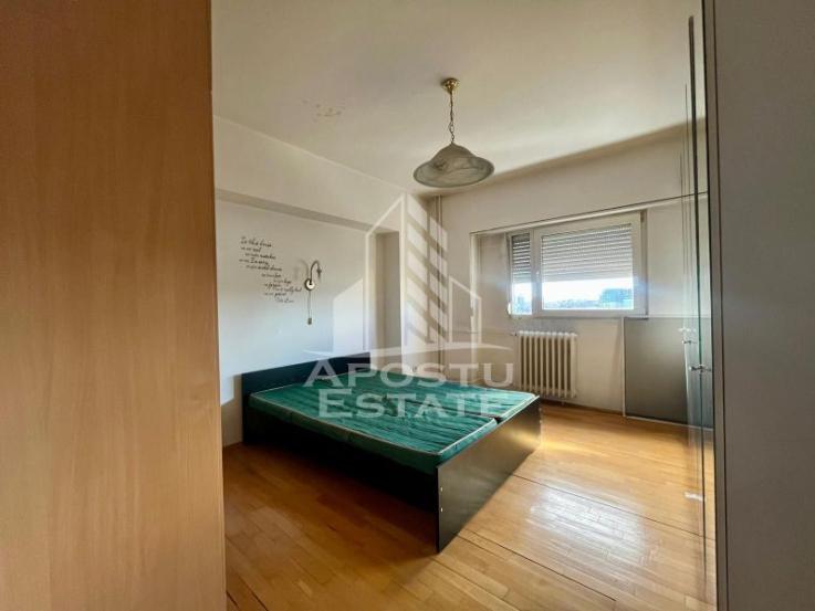 Apartament 4 camere,decomandat,zona Fabric