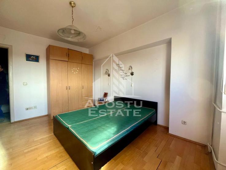 Apartament 4 camere,decomandat,zona Fabric