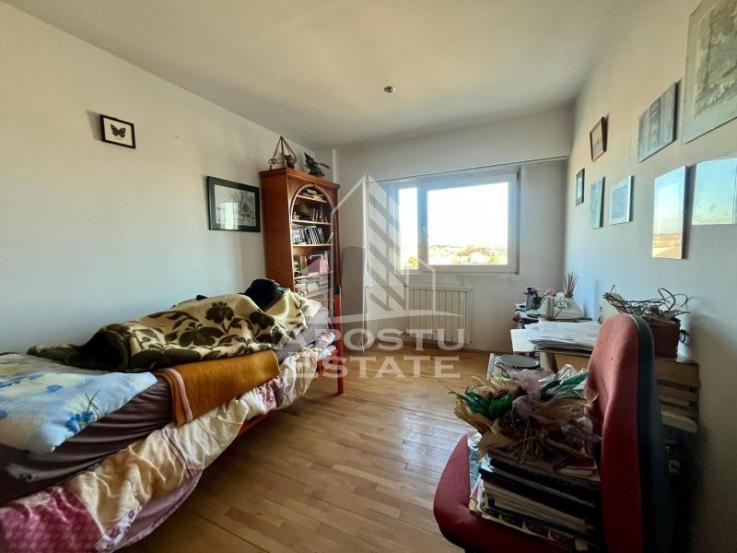 Apartament 4 camere,decomandat,zona Fabric