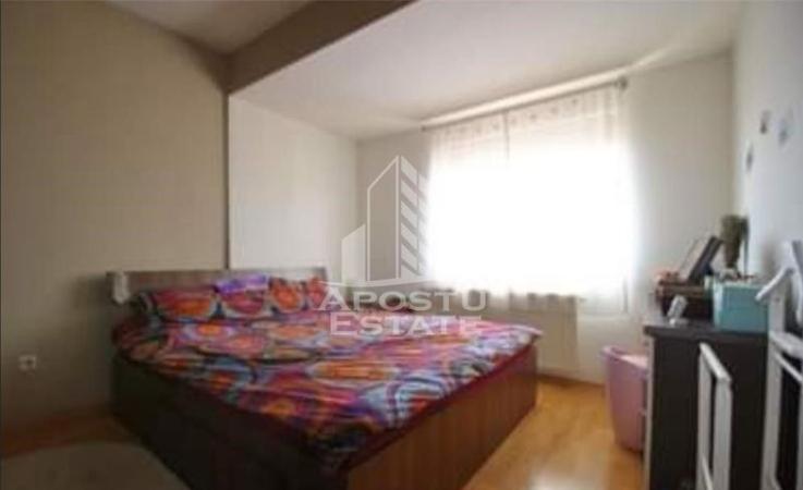 Apartament cu 3 camere, etajul 2, centrala proprie, zona Gh Lazar