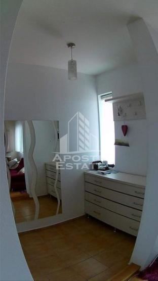 Apartament cu 3 camere, etajul 2, centrala proprie, zona Gh Lazar