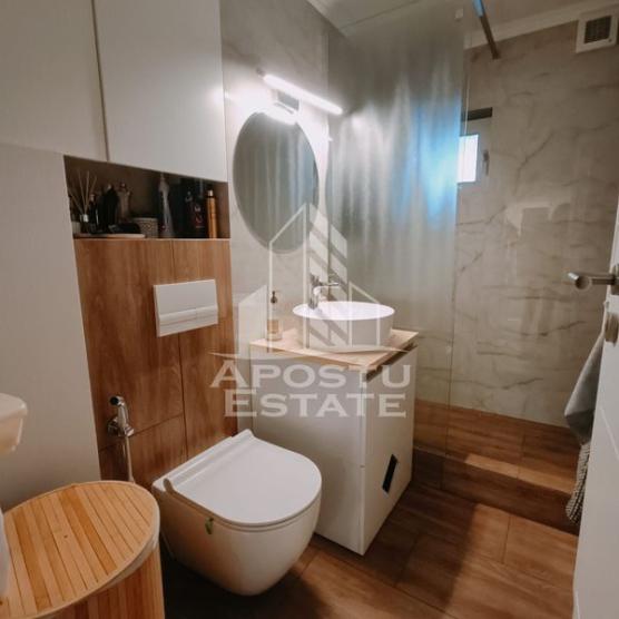 Apartament cu 3 camere, centrala proprie lanag Iulius Town