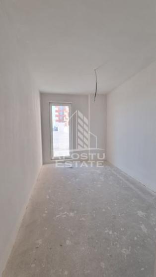 Apartament 3 camere, bloc nou, loc de parcare, zona Torontalului