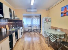 Apartament cu 3 camere, decomandat, centrala proprie, zona Lipovei