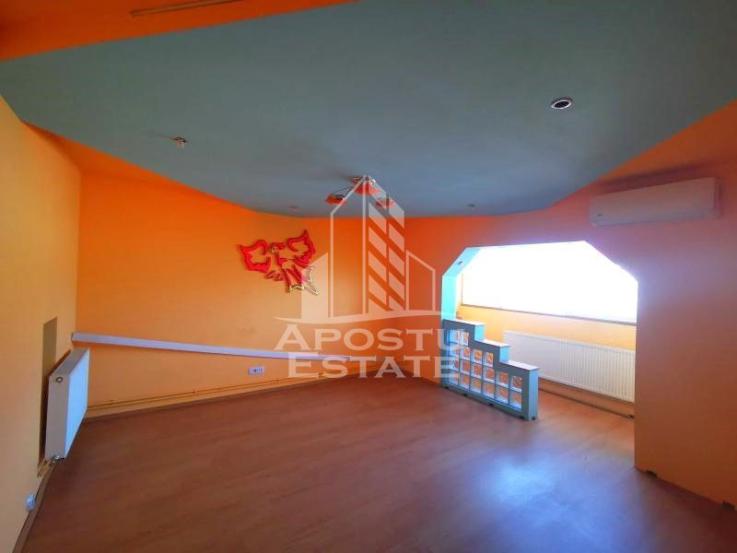 Apartament cu 3 camere, decomandat, 2 balcoane, 2 bai,etaj intermediar