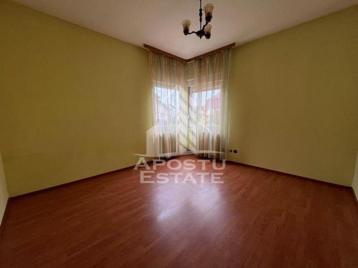 Casa individuala cu 7 camere,  P+M, zona Calea Martirilor