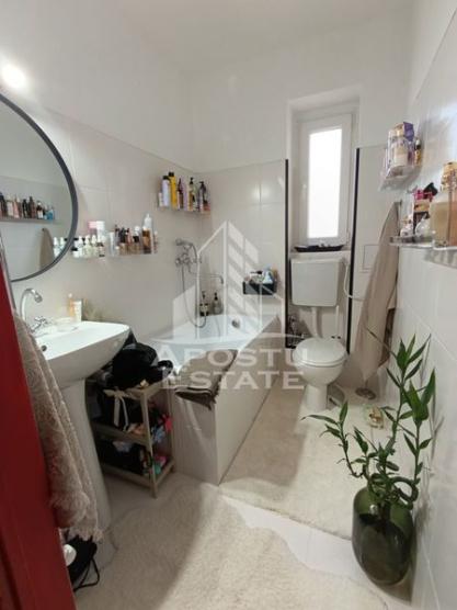 Apartament 2 camere, centrala proprie, etaj 1,  situat in zona Ronat.