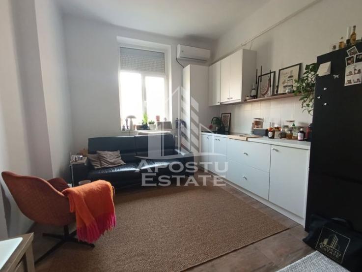 Apartament 2 camere, centrala proprie, etaj 1,  situat in zona Ronat.