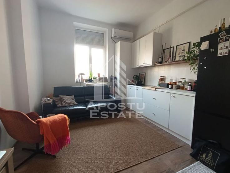 Apartament 2 camere, centrala proprie, etaj 1,  situat in zona Ronat.