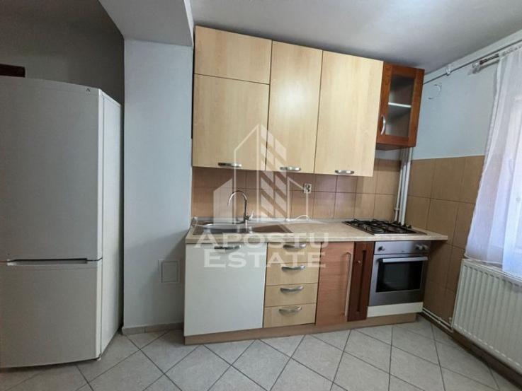 Apartament cu 3 camere, zona Lipovei