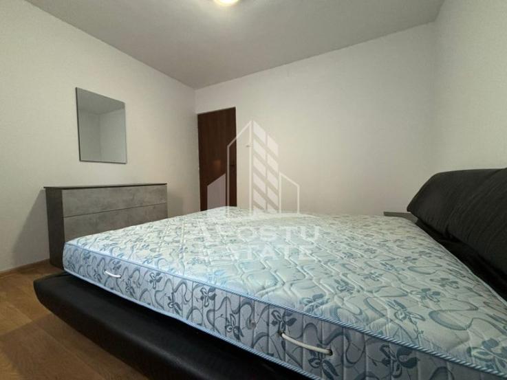 Apartament cu 3 camere, zona Lipovei