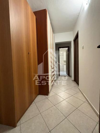 Apartament cu 3 camere, zona Lipovei