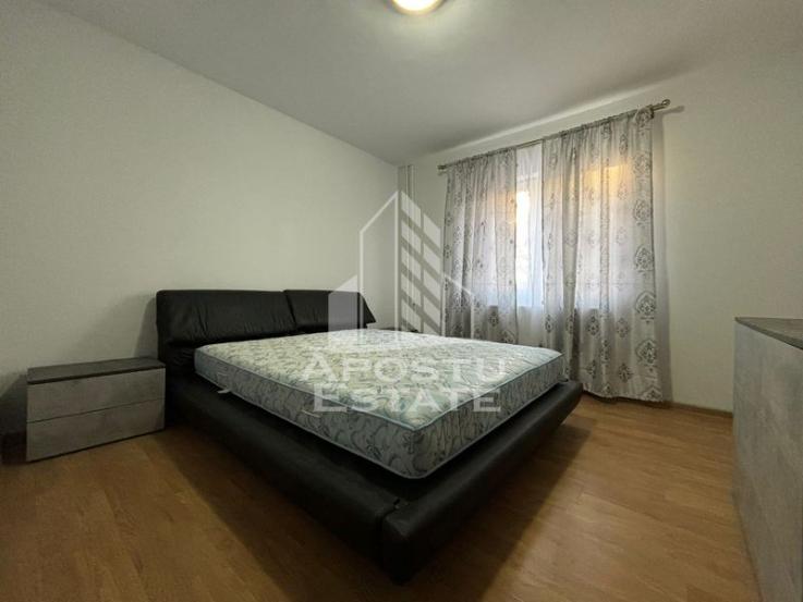 Apartament cu 3 camere, zona Lipovei