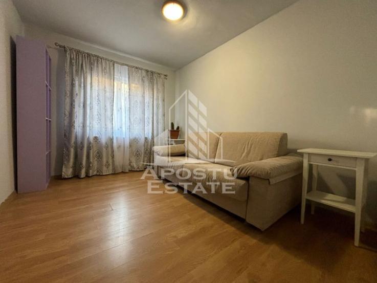 Apartament cu 3 camere, zona Lipovei