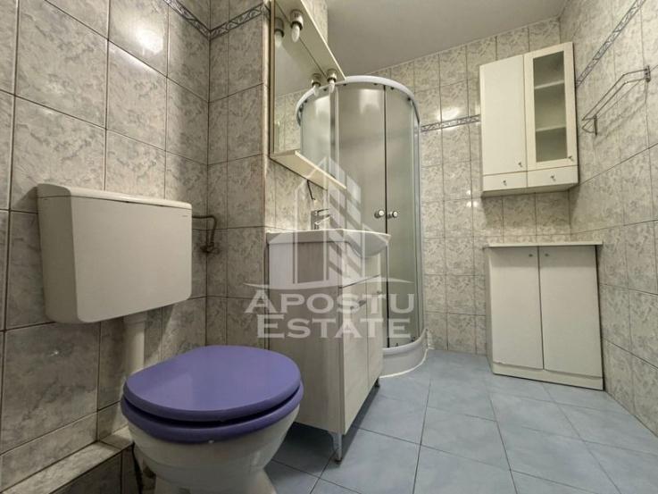 Apartament cu 3 camere, zona Lipovei