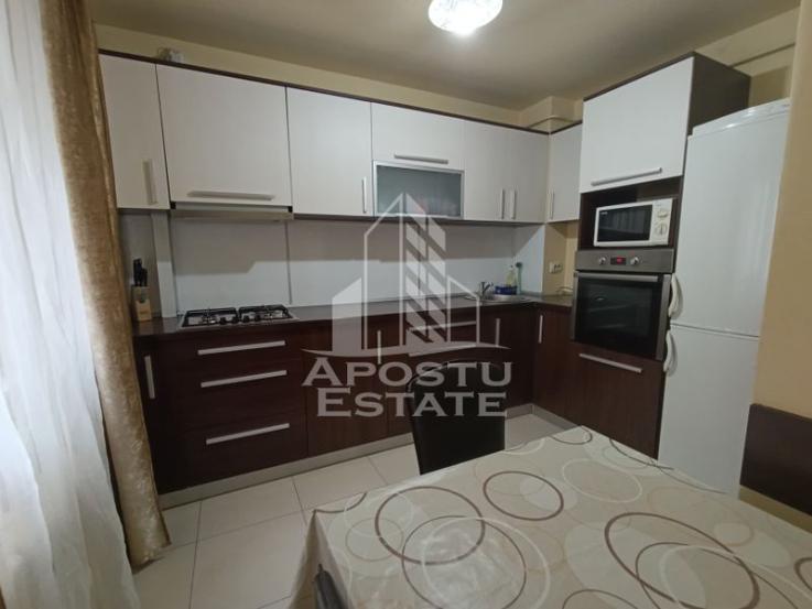 Apartament 4 camere, decomandat, centrala proprie, etaj 1, Dambovita.