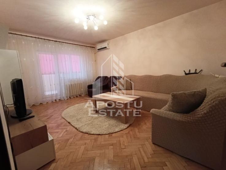 Apartament 4 camere, decomandat, centrala proprie, etaj 1, Dambovita.