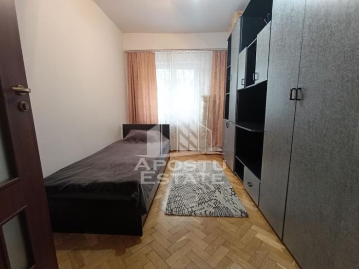 Apartament 4 camere, decomandat, centrala proprie, etaj 1, Dambovita.