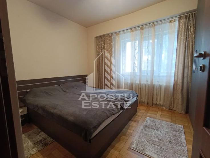 Apartament 4 camere, decomandat, centrala proprie, etaj 1, Dambovita.