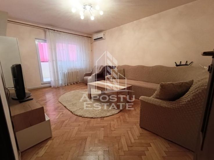 Apartament 4 camere, decomandat, centrala proprie, etaj 1, Dambovita.