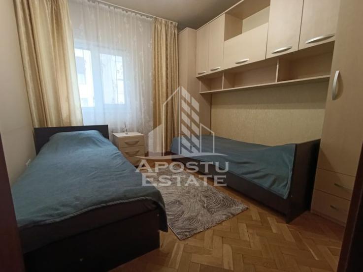 Apartament 4 camere, decomandat, centrala proprie, etaj 1, Dambovita.