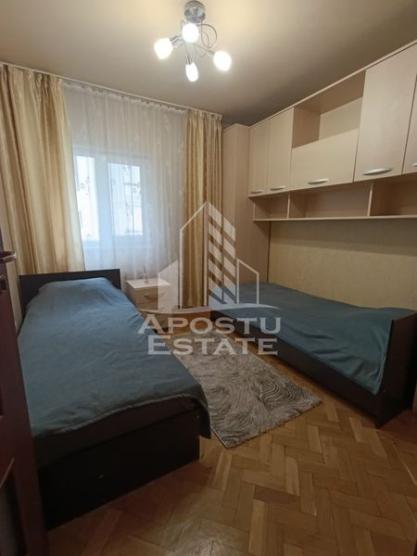 Apartament 4 camere, decomandat, centrala proprie, etaj 1, Dambovita.