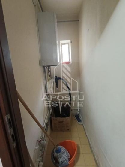 Apartament 4 camere, decomandat, centrala proprie, etaj 1, Dambovita.